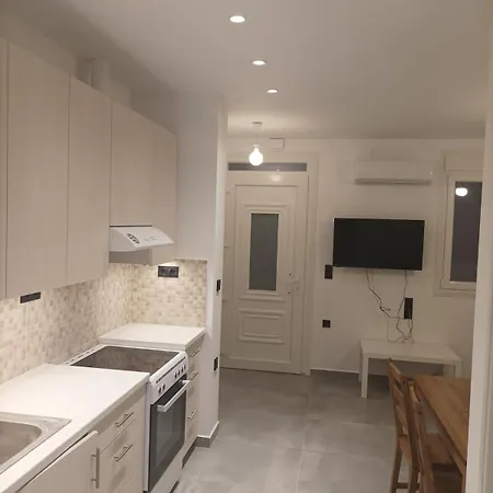 Lemon Tree 2 * Páros