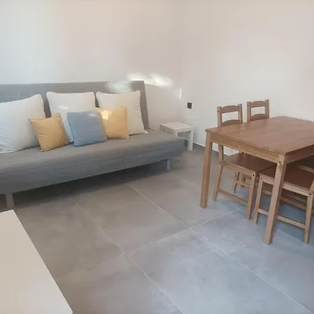 Lemon Tree 2 * Páros