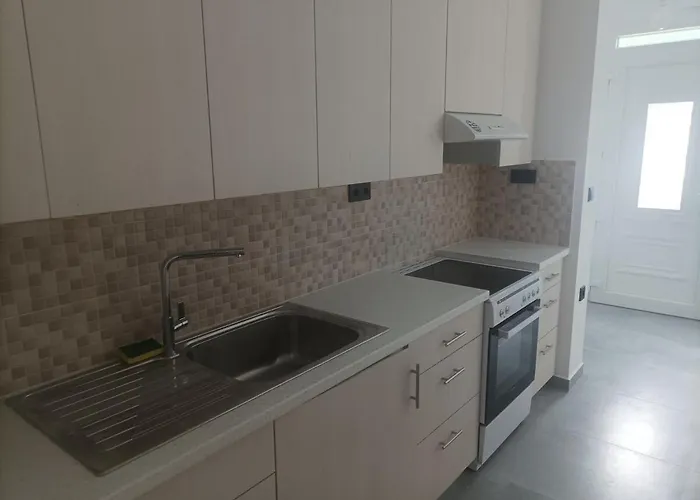 Lemon Tree 2 * Páros