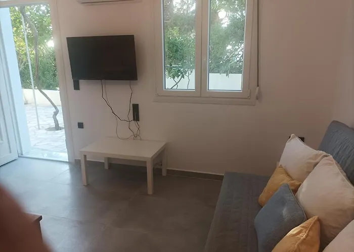 Lemon Tree 2 * Páros